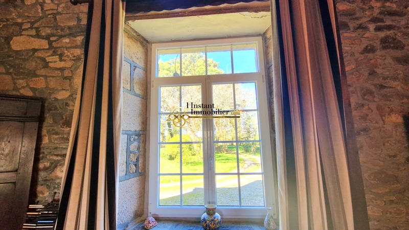 Demeure - 256 m² - 13 pièces