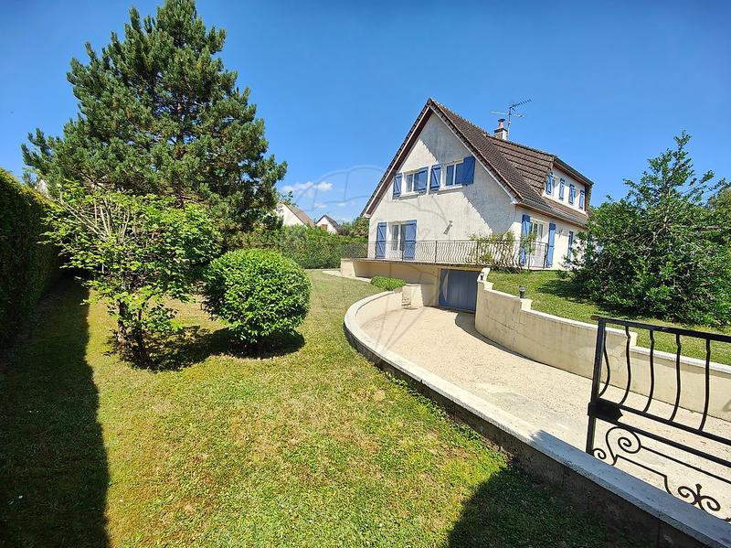 Maison - 180 m² - 7 pièces