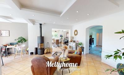 Maison - 195 m² - 10 pièces