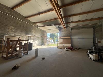 Local d'activités - 220 m² - 3 pièces
