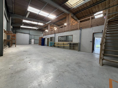 Entrepôt - 350 m²