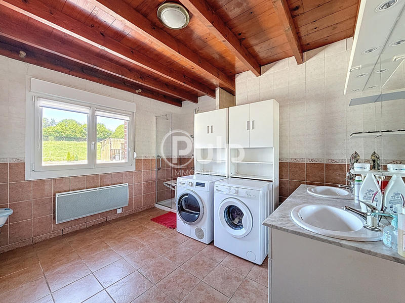 Maison - 298 m² - 9 pièces