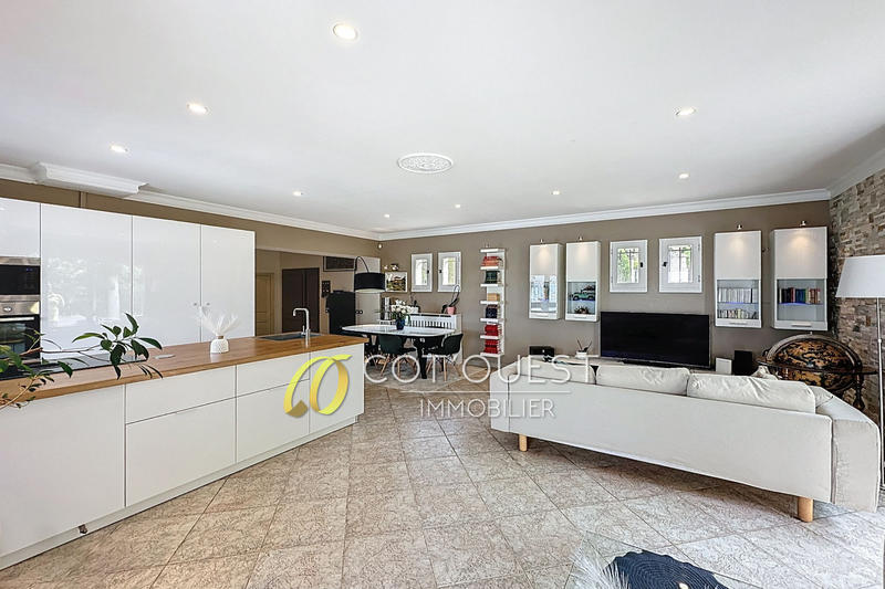 Maison - 226 m² - 6 pièces