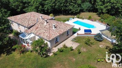 Maison - 180 m² - 6 pièces