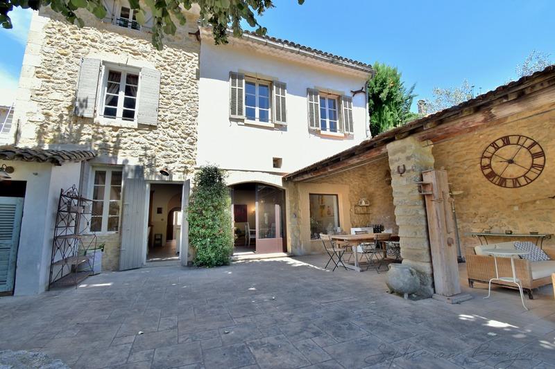 Maison - 349 m² - 10 pièces