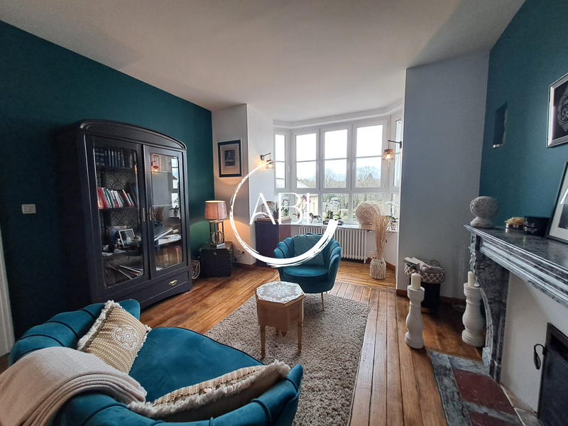 Maison - 231 m² - 8 pièces