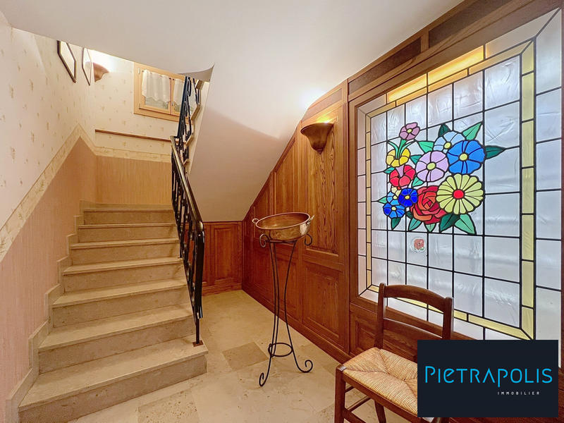 Maison - 196 m² - 7 pièces