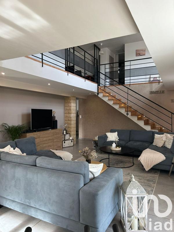 Maison - 214 m² - 8 pièces