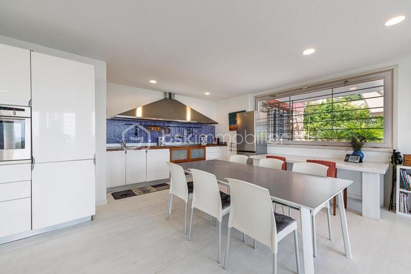 Villa - 219 m² - 5 pièces