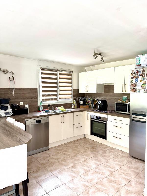 Propriété - 198 m² - 6 pièces