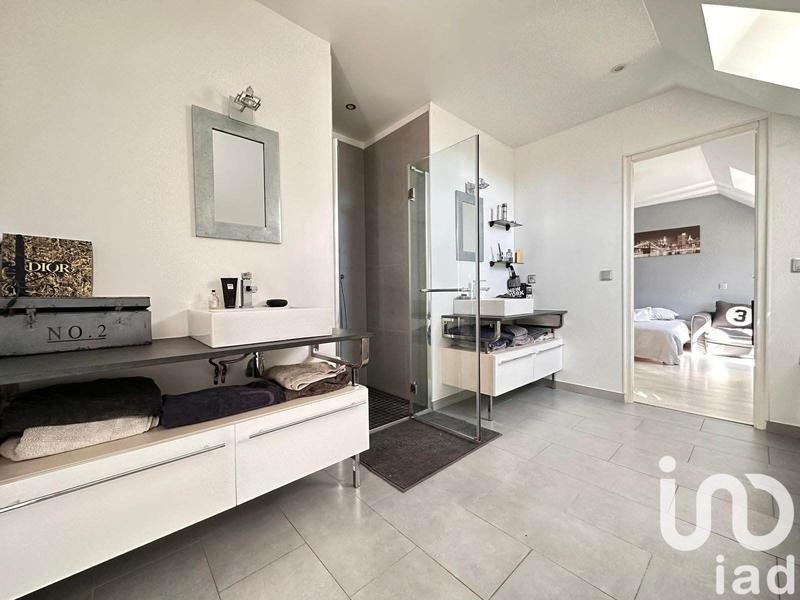 Maison - 200 m² - 7 pièces