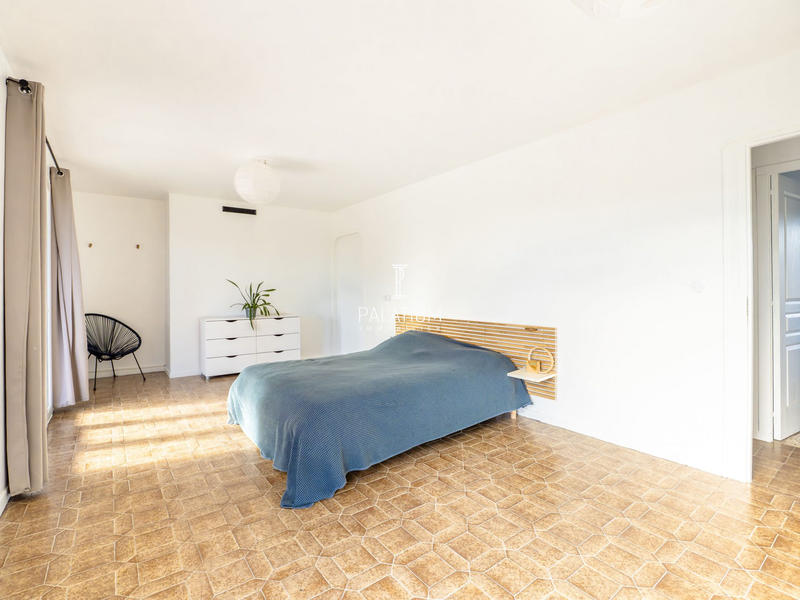 Maison - 219 m² - 8 pièces