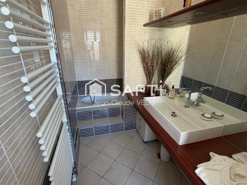 Maison - 280 m² - 10 pièces