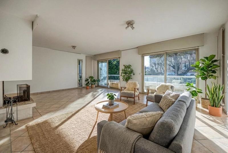 Maison - 207 m² - 8 pièces