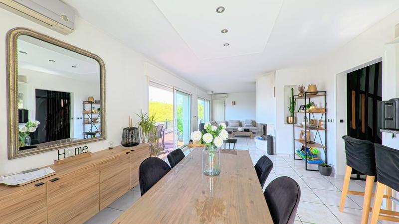 Maison - 215 m² - 9 pièces