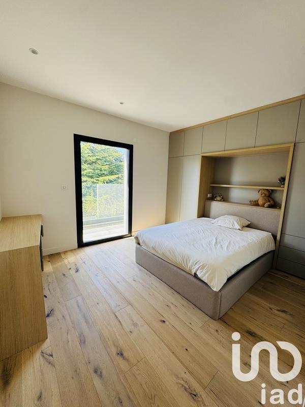 Maison - 240 m² - 8 pièces