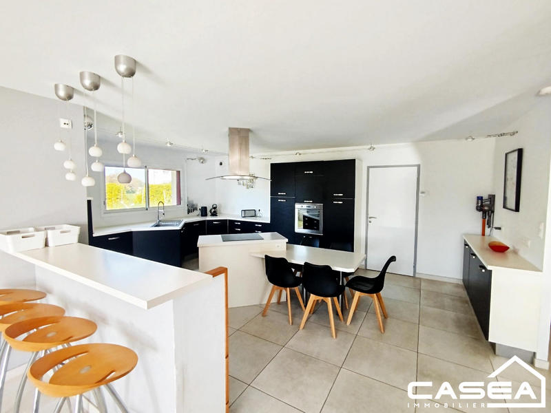 Maison contemporaine - 240 m² - 9 pièces