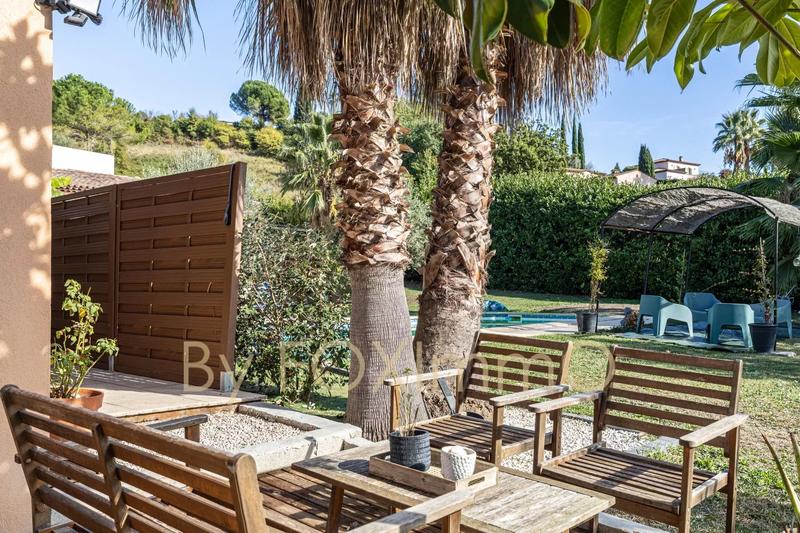 Maison - 330 m² - 9 pièces