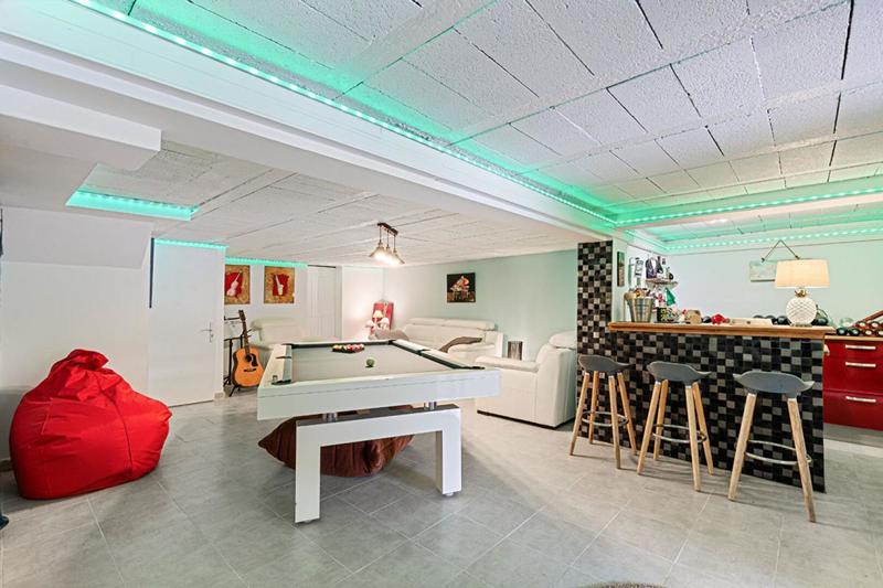 Maison - 256 m² - 8 pièces