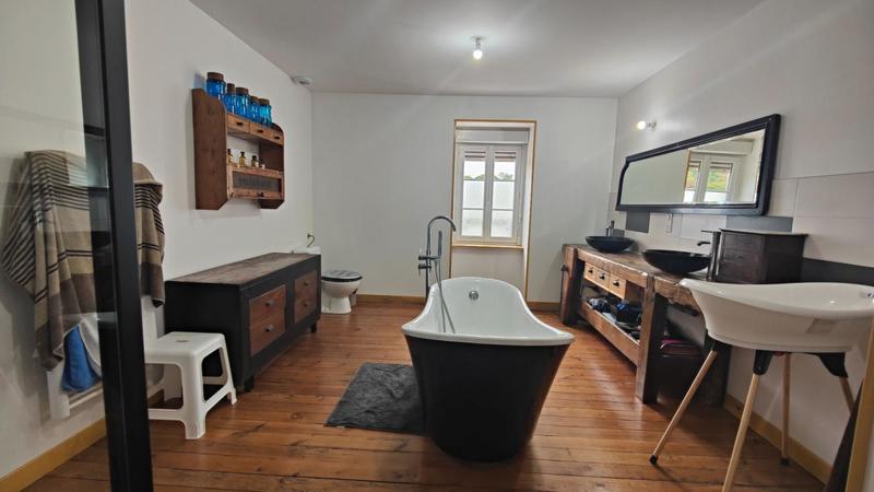 Maison - 361 m² - 8 pièces