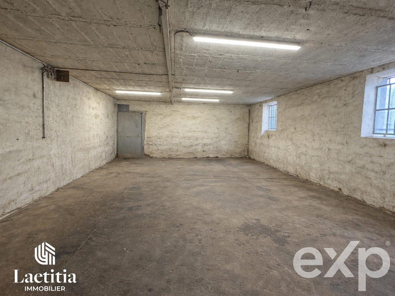 Local d'activités - 297 m²