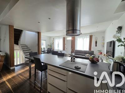 Maison - 199 m² - 7 pièces