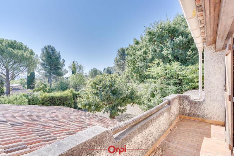 Propriété - 205 m² - 6 pièces