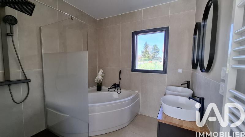 Maison - 200 m² - 7 pièces