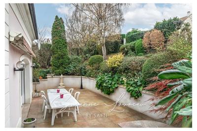 Villa - 215 m² - 9 pièces