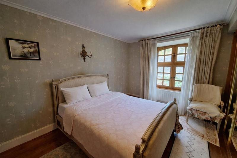 Maison - 192 m² - 5 pièces