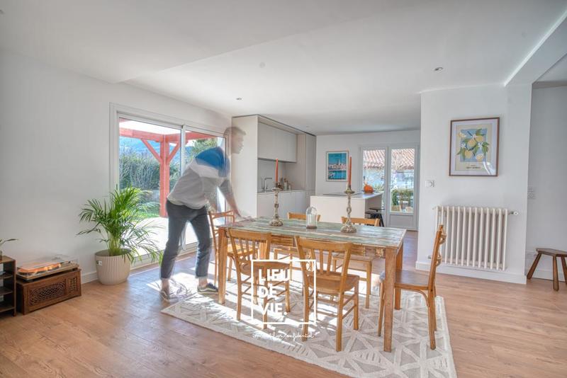 Maison ancienne - 325 m² - 9 pièces