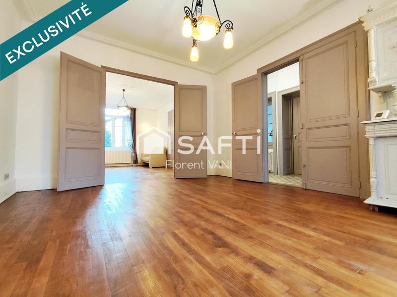 Maison - 216 m² - 9 pièces