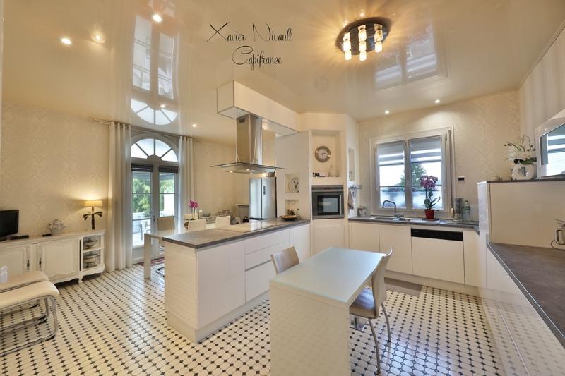 Maison - 238 m² - 6 pièces