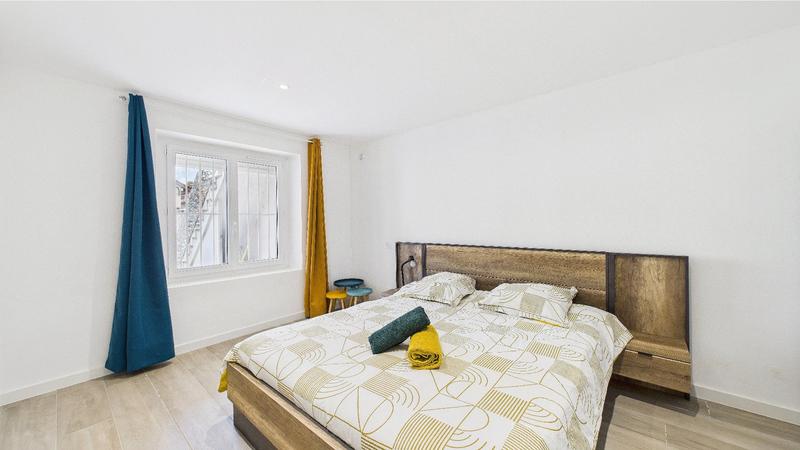 Maison - 236 m² - 7 pièces