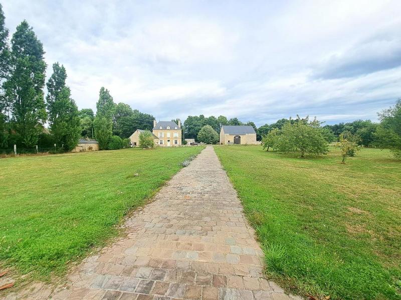 Maison - 265 m² - 10 pièces