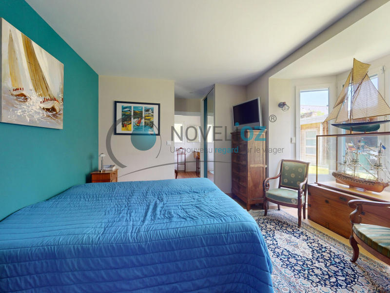 Maison - 225 m² - 9 pièces