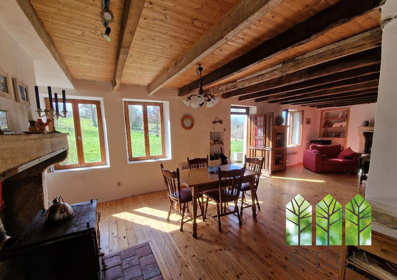 Maison traditionnelle - 151 m² - 7 pièces