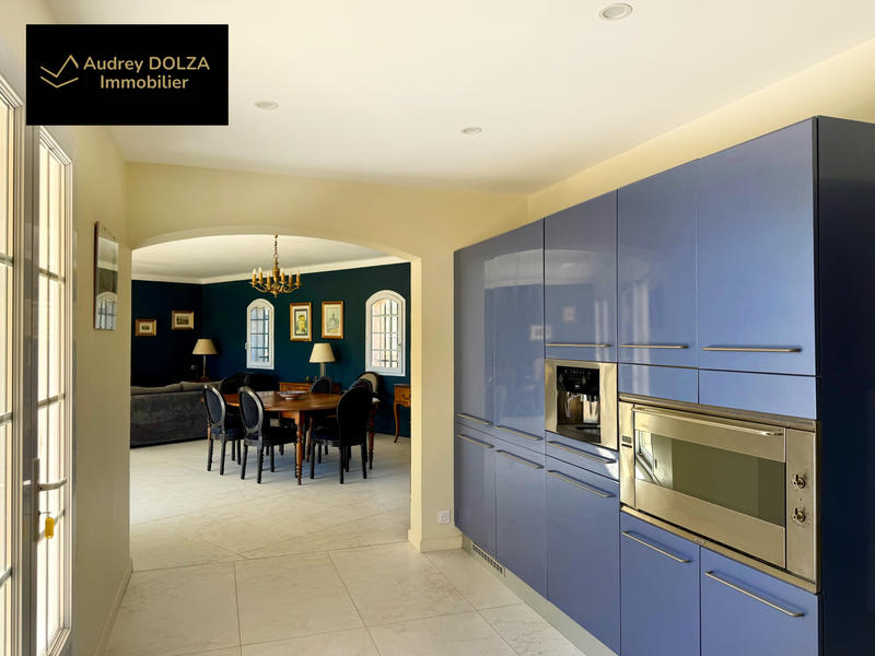 Maison - 186 m² - 8 pièces