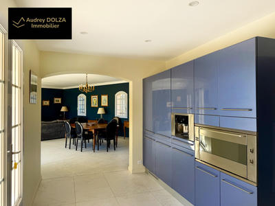 Maison - 186 m² - 8 pièces