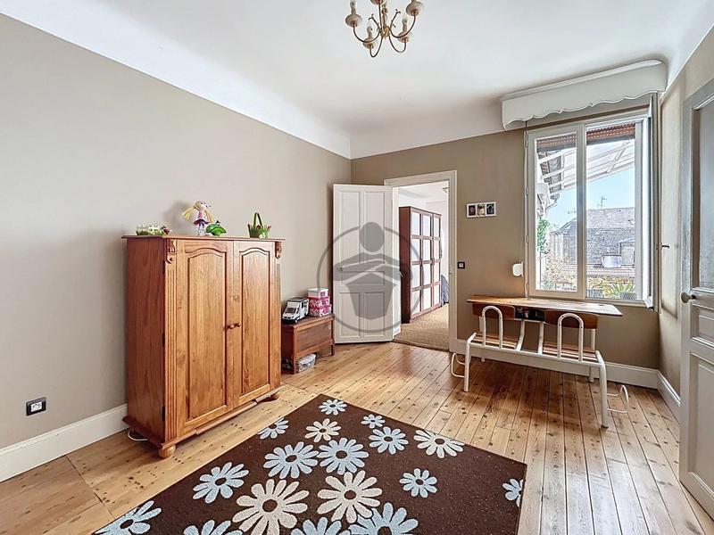 Maison - 161 m² - 7 pièces