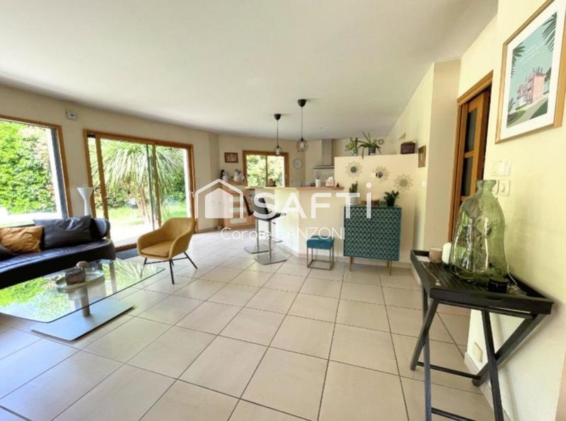 Maison - 217 m² - 8 pièces