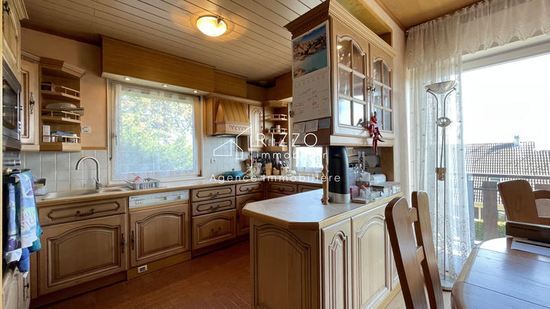 Maison - 246 m² - 9 pièces