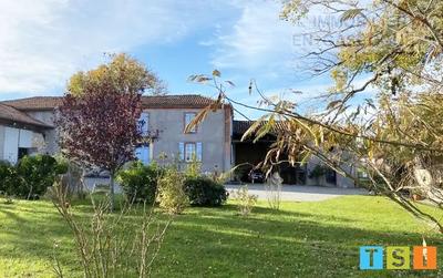 Maison - 230 m² - 7 pièces