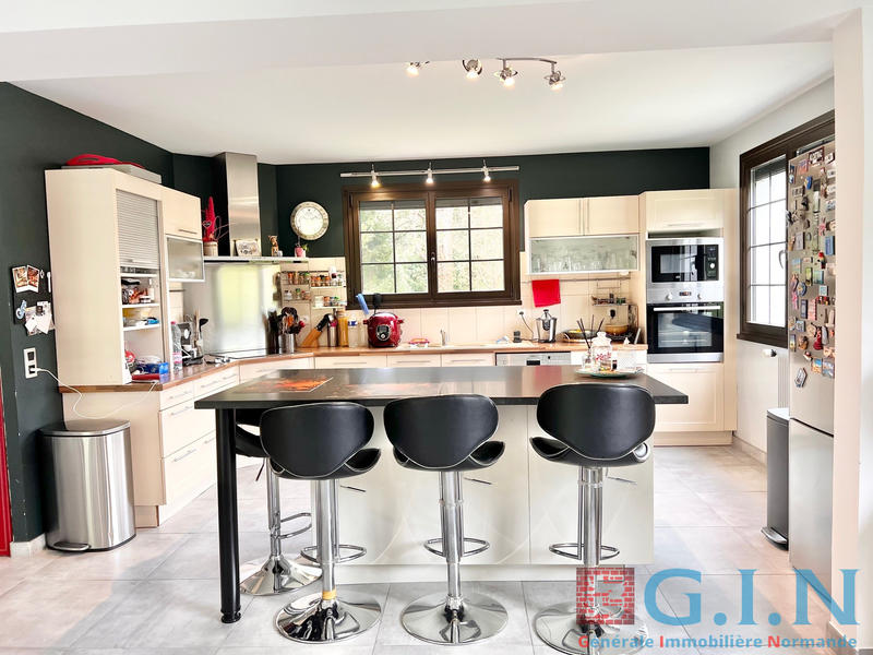 Propriété - 215 m² - 8 pièces