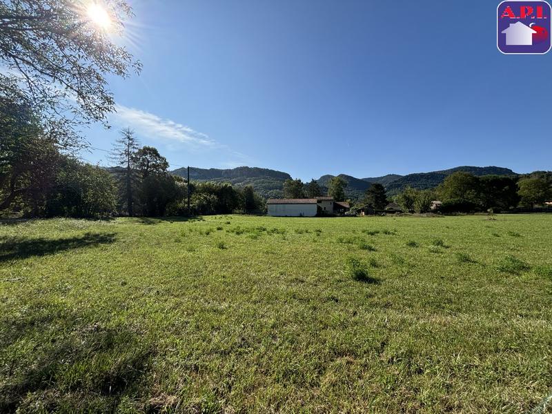 Terrain constructible - 1 045 m²