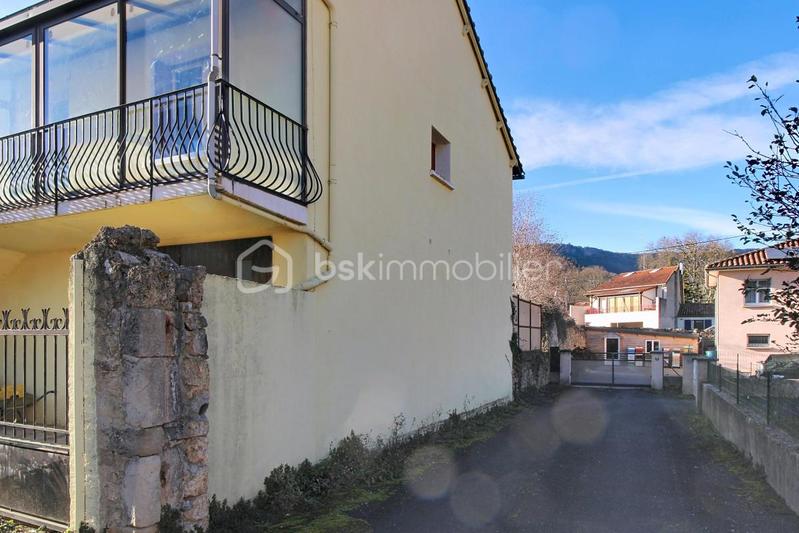 Villa - 100 m² - 6 pièces