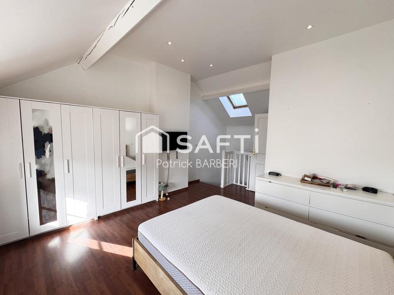 Maison - 225 m² - 8 pièces