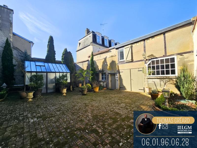 Château - 265 m² - 6 pièces