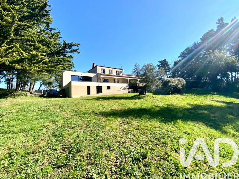 Maison - 525 m² - 12 pièces