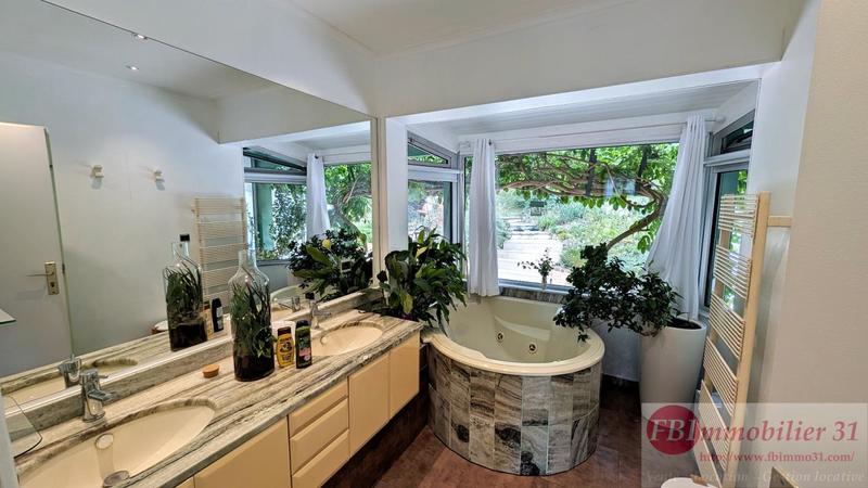 Demeure - 170 m² - 6 pièces